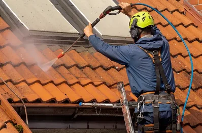 Démoussage et hydrofuge de toiture à Hautefort
